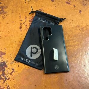 LoopyCases Galaxy S22 Ultra Black Phone Case